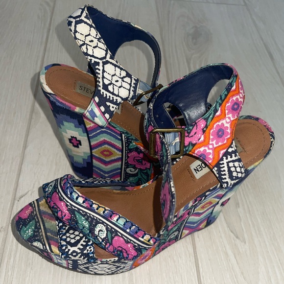 Steve Madden Size 9 Winona Multi-Print Tribal Wedges - Picture 4 of 9